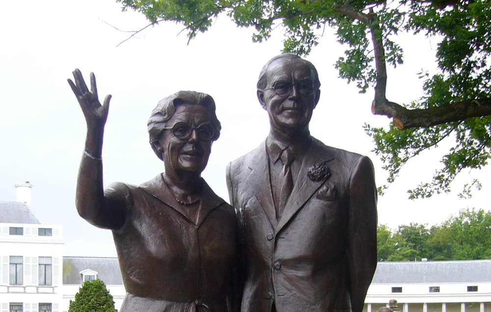 Beeld Juliana en Bernhard